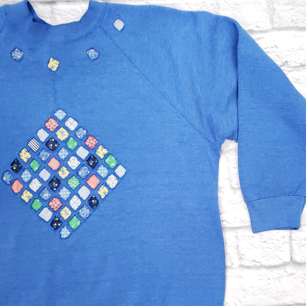 Vintage Granny Cottage Folk Patchwork Quilt Blue Sweatshirt Fits S-L - Picture 2 of 11
